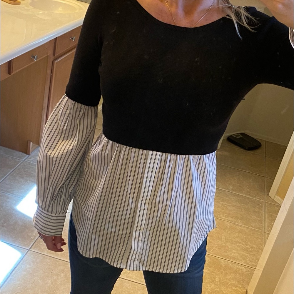 🦋 WHBM White House Black Market. All in 1 sweater/top. Scoop neck. Like new!